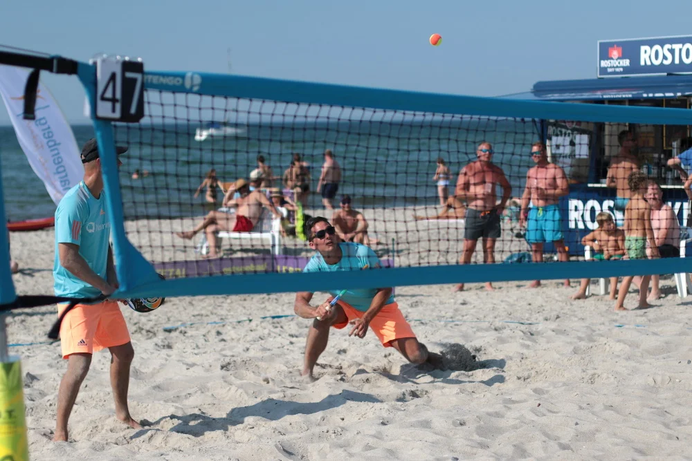 Die Sieger im Herren-Doppel Martin Domnick und Sebastian Pick aus Stralsund mussten sich in den letzen beiden Matches mächtig strecken. Foto: © Stephan Rohde Die Sieger im Herren-Doppel Martin Domnick und Sebastian Pick aus Stralsund mussten sich in den letzen beiden Matches mächtig strecken. Foto: © Stephan Rohde