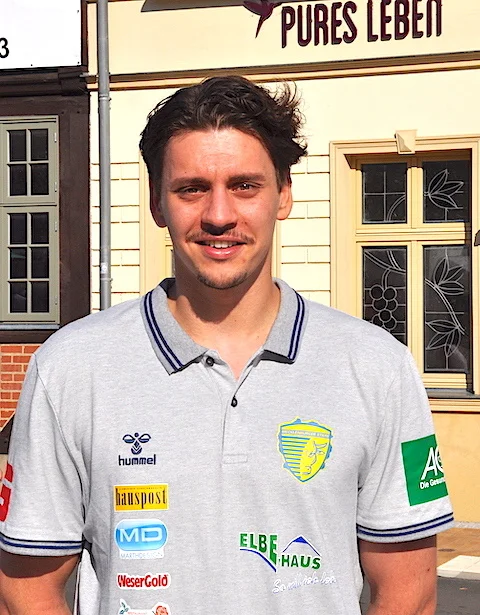 Fynn Ole Fritz hat einen Zwei-Jahresvertrag bei den Mecklenburger Stieren unterschrieben. Foto: Barbara Arndt Die Mecklenburger Stiere freuen sich, Fynn Ole Fritz in ihrem Team zu begrüßen. Foto: Barbara Arndt
