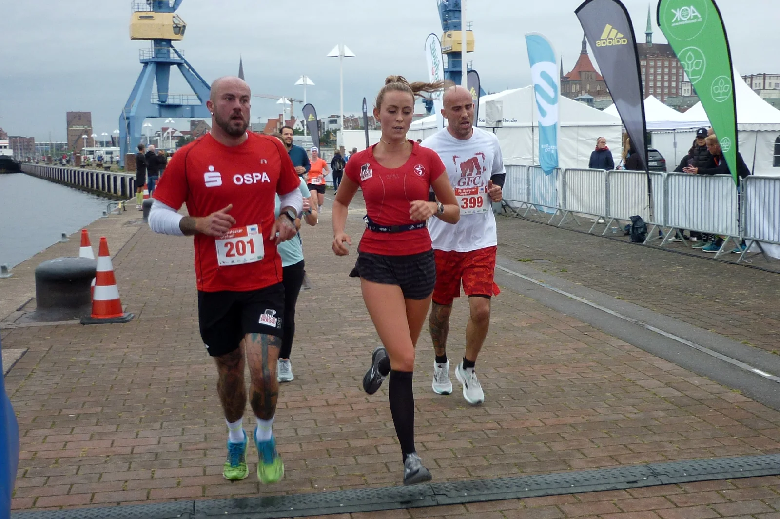 Das Foto zeigt Ricardo und Stella beim Zieleinlauf. Foto: André Kobsch