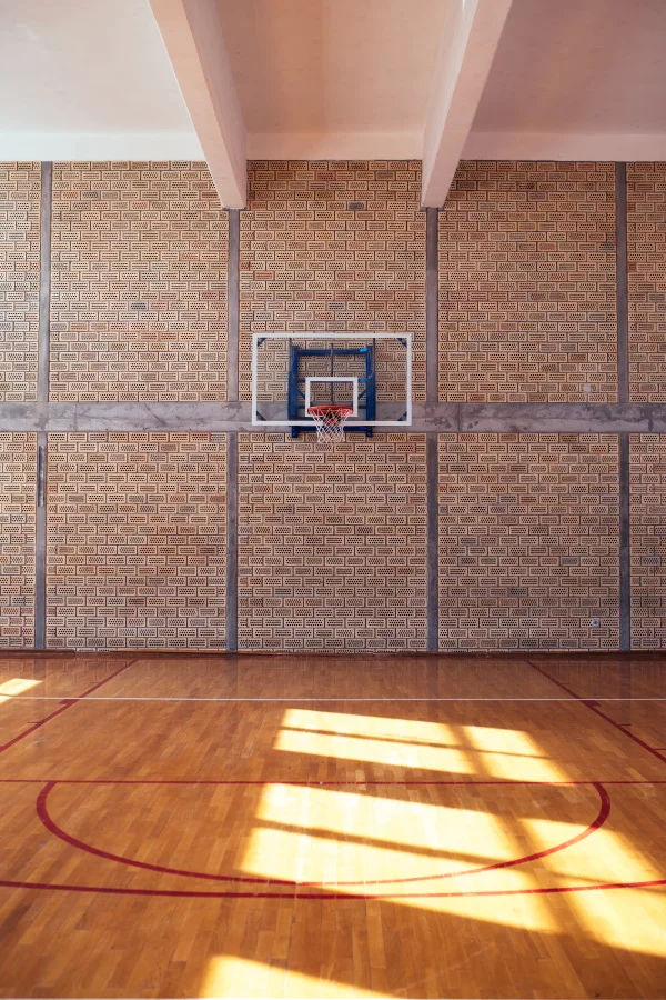 Symbolbild: leere Sporthalle