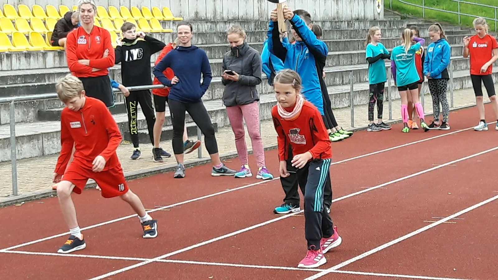 Das Foto zeigt den Start von Maximilian und Paola beim Sprint. Foto: André Stache