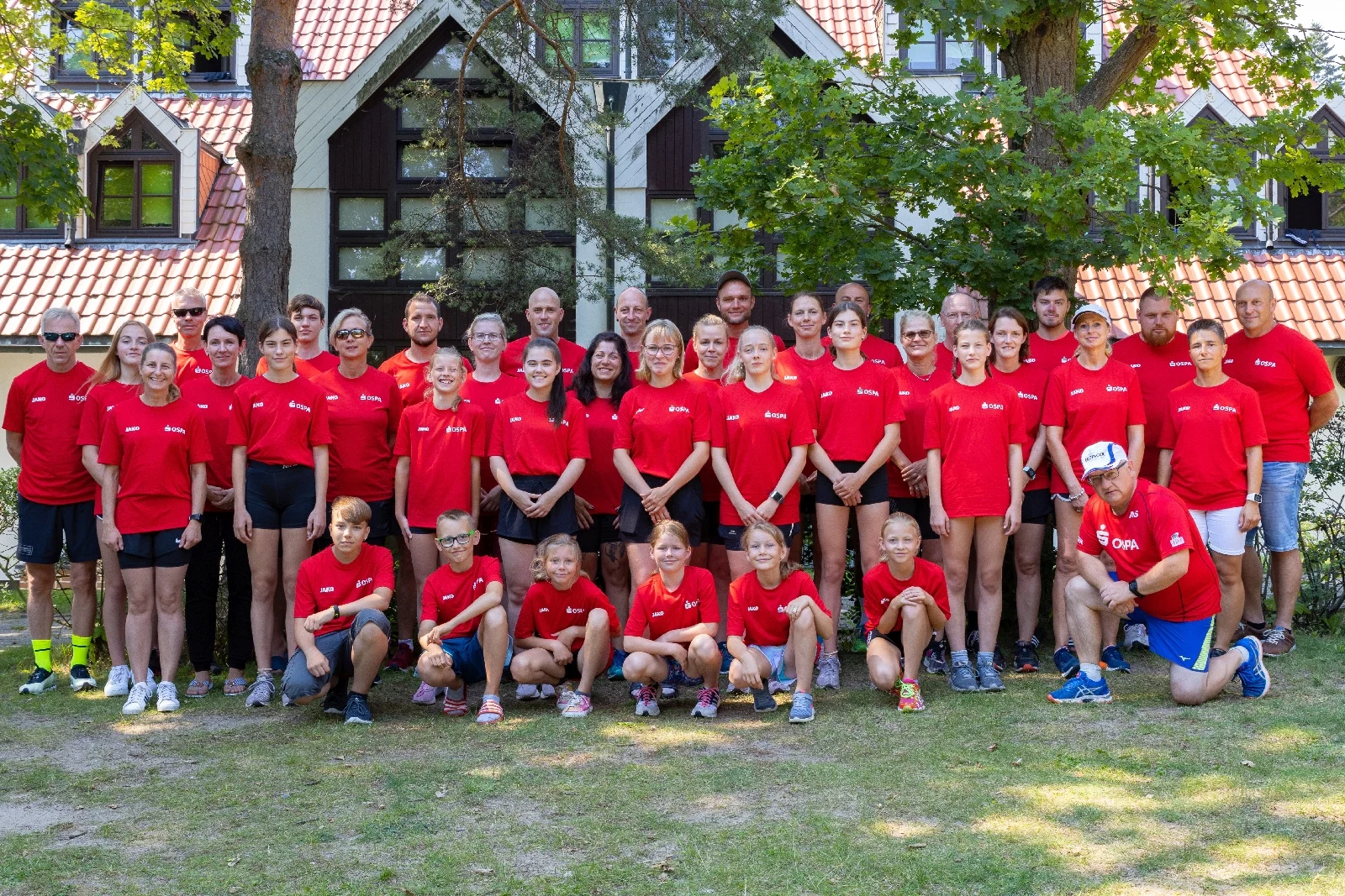 Das Foto zeigt Laager Läuferinnen und Läufer im Trainingslager. Foto: Ralf Sawacki