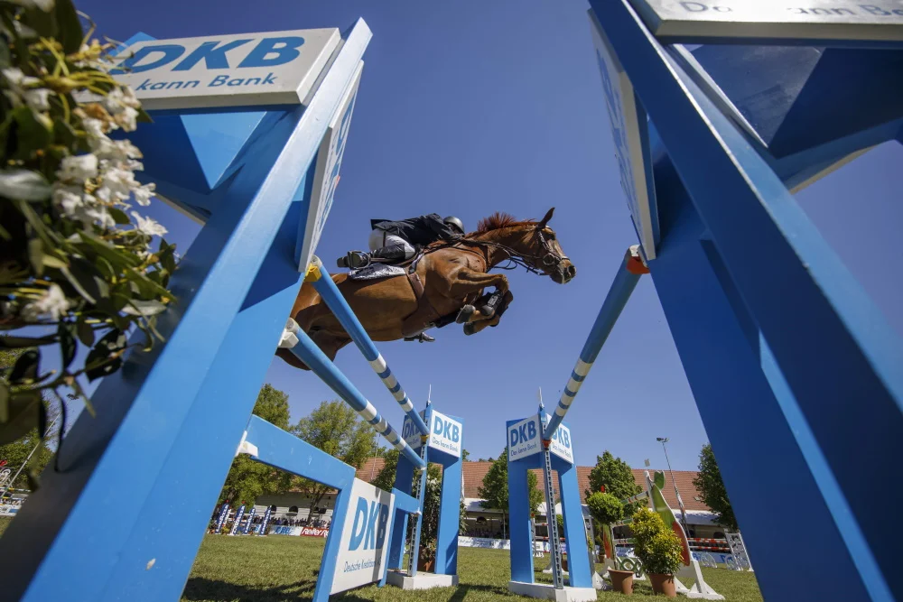 Dressur und auch Springsport pur mit der BEMER Riders Tour will das Pferdefestival Redefin vom 7. - 9. Mai bieten. (Foto: Stefan Lafrentz)