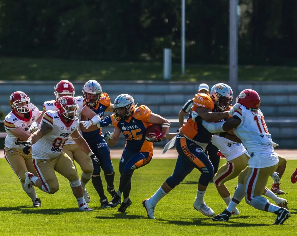 RB Julian Hagen bei einem seiner kraftvollen Läufe | Foto: © Griffins Media Team – Gerd Köhler Griffins starten mit Unentschieden gegen die Lübeck Cougars in die Saison | Foto: Gerd Köhler