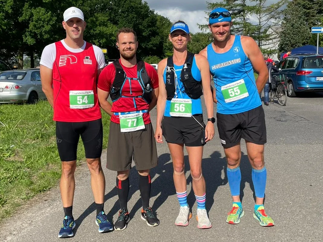 Das Foto zeigt die Laager Halbmarathonläufer Ronny, Steffen, Katja und Jens. Foto: André Stache