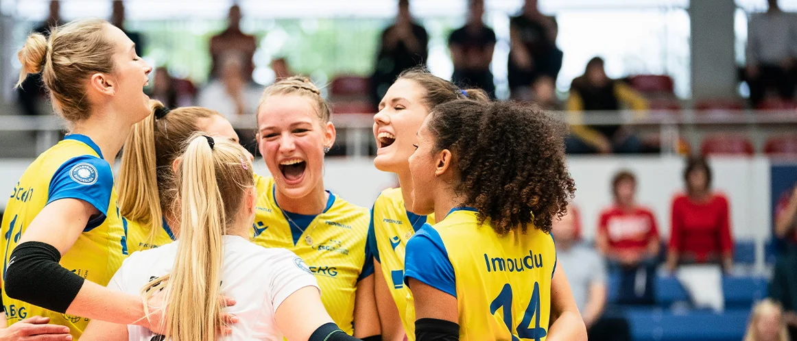 Endlich wieder vor Publikum: Die Spieler:innen sind bereit für den Volleyball Supercup 2021. (Foto: Sebastian Wells)