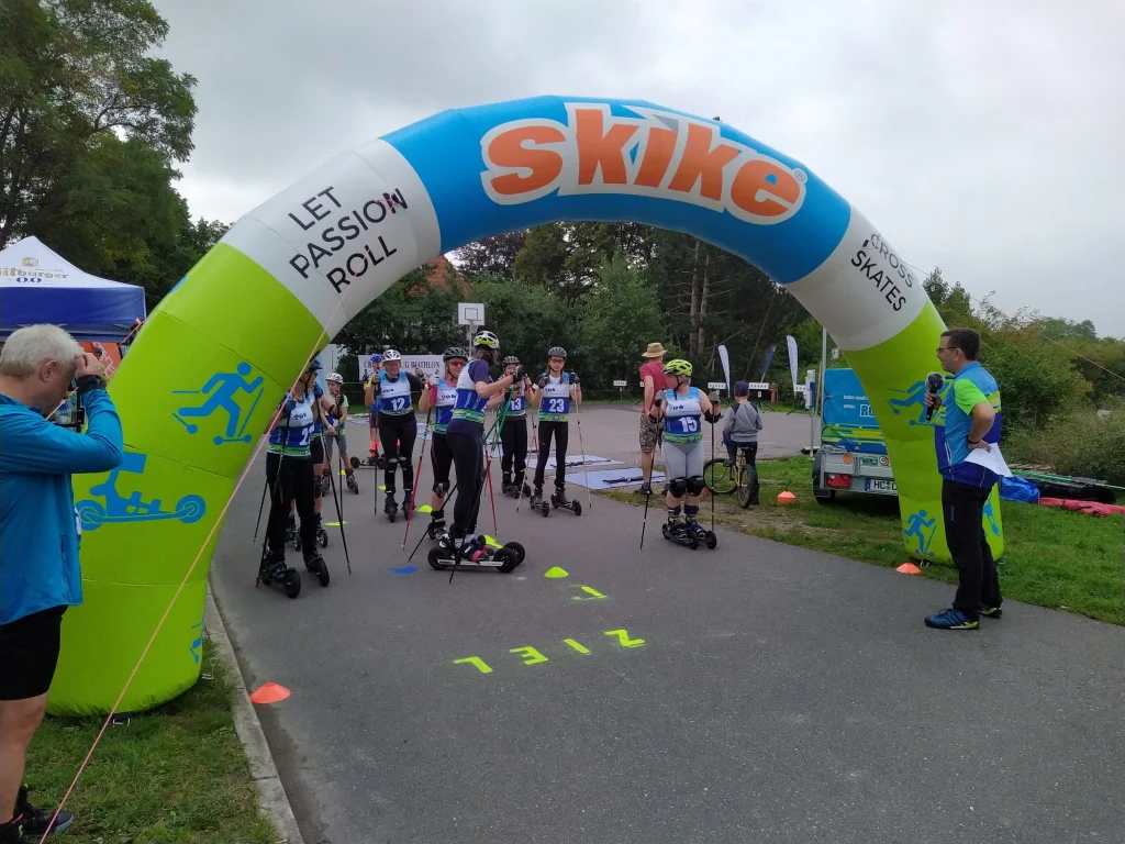 Start der ersten Frauengruppe 5x 1.500 m | | © Patrick Dettmann