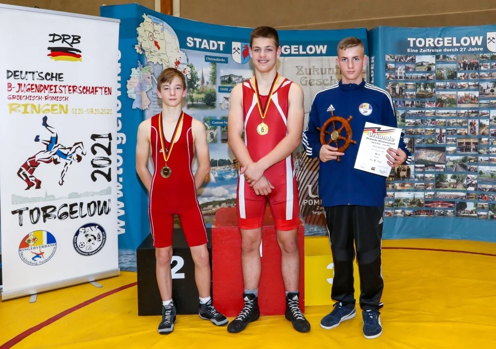 B-Jugend Ringer mit 3 DM-Medaillen und 2-mal Platz 5
