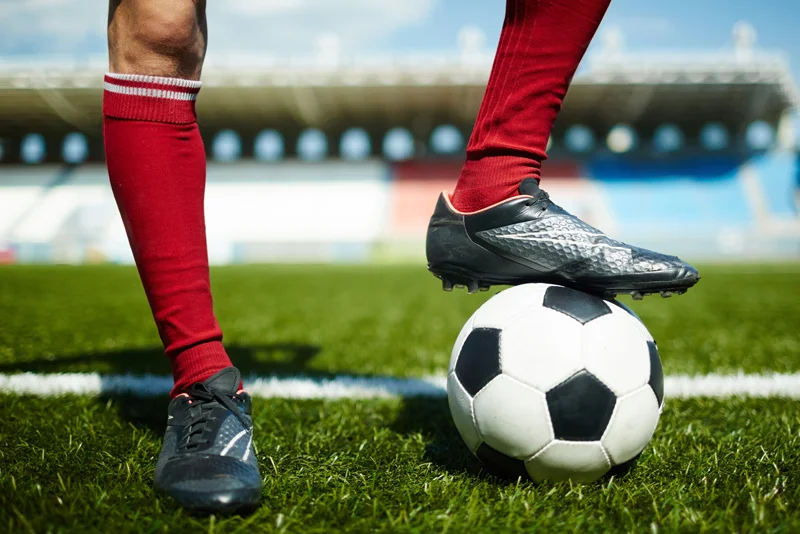 Erfolgreicher Fußballspieler duch tägliches Schusskrafttraining | Stockfoto: envato elements