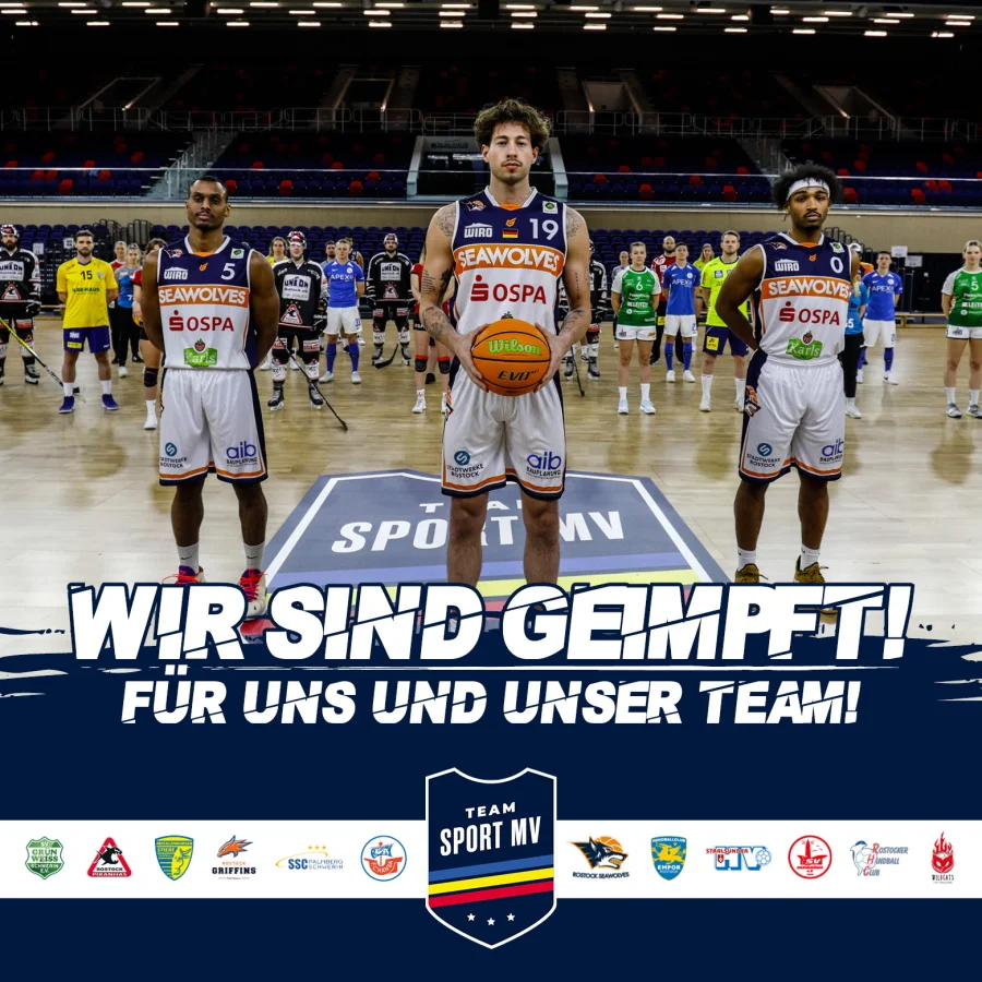 (v.l.n.r.): #zusammengegencorona: Seawolves-Profis Chris Carter, Sid-Marlon Theis, Robert Montgomery Jr.Bild: © F.C. Hansa Rostock / Toni Rohmann