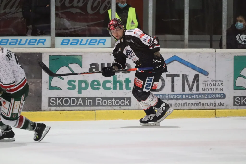 Rostocker Oberligisten gewinnen Eishockey-Match mit 4:0 gegen Herforder Ice Dragons