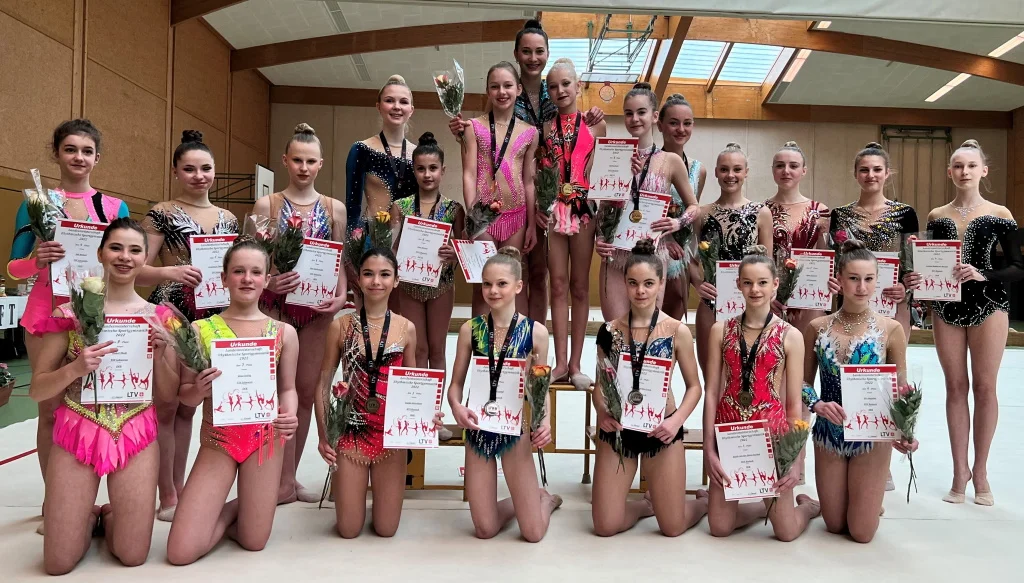 Gruppenfoto der Sportgymnastinnen aus Rostock, Bentwisch und Schwerin | Foto: TSV Schwerin
