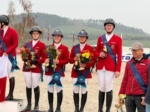 Internationales Jugend-Springturnier in Zduchovice