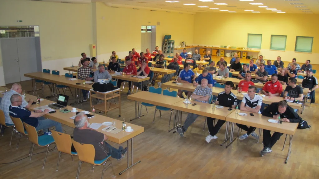 Austausch zwischen Verband und Vereinen auf Nachwuchskonferenz
