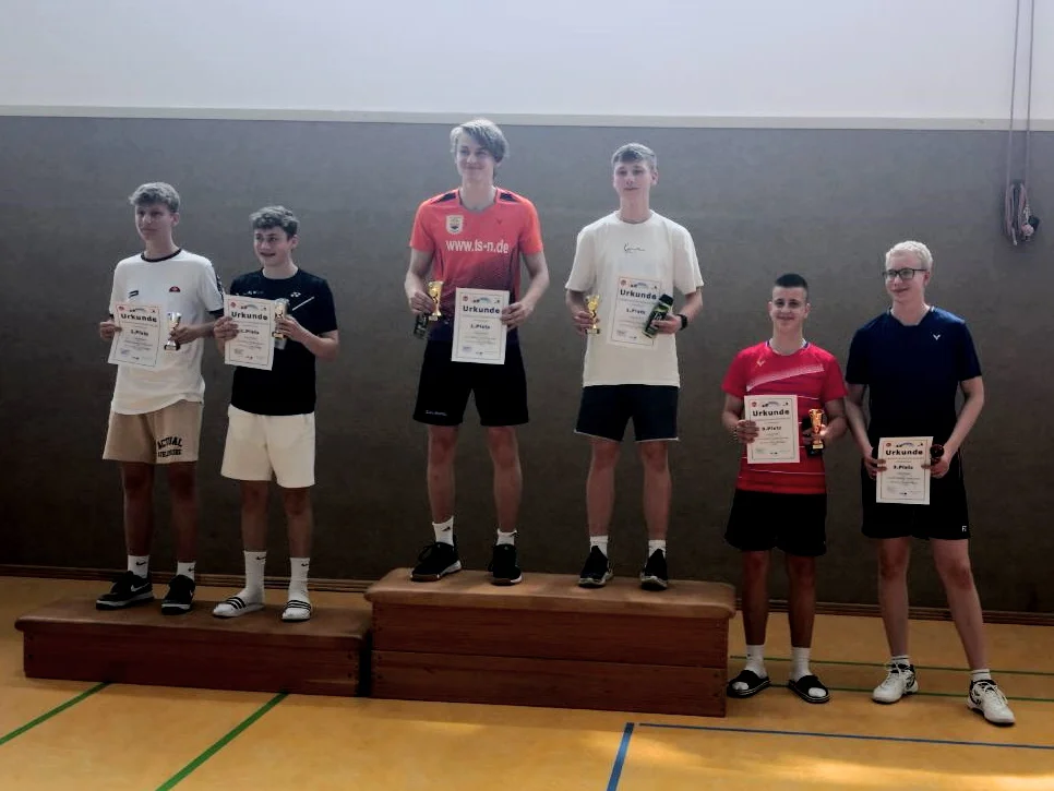 Auf Platz 1: Finn Helbach (TSV Empor Göhren) zusammen mit Armin Verchow (VfB Merseburg; SAH) | Foto: M. Hewelt