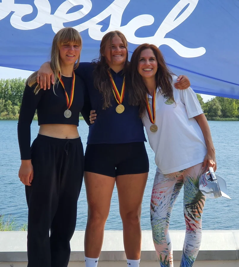 Platz 2 für Nele Scholz (links) bei den DM open (Foto: WSC Luzin Feldberg)