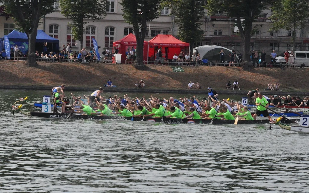 Finalrennen am Sonntag (Foto: Barbara Arndt) 29. Schweriner Drachenbootfestival