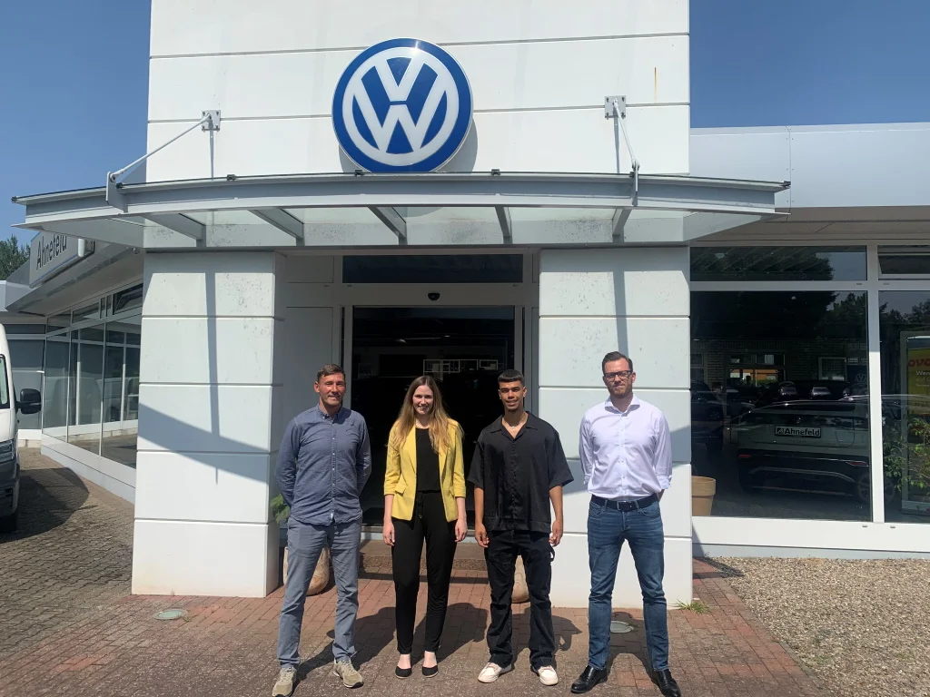 Autohaus Ahnefeld bleibt Hauptsponsor des FC Mecklenburg