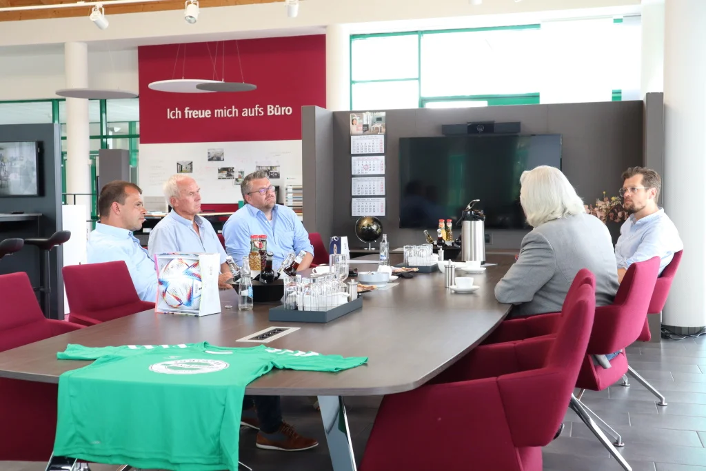 Die Vertreter von Palmberg und des LFV bei der offiziellen Vertragsunterzeichnung | Foto: LFV MV