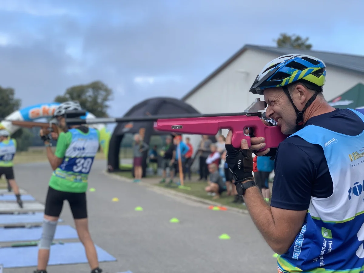 Schützen beim Cross-Skating Biathlon in Beckerwitz