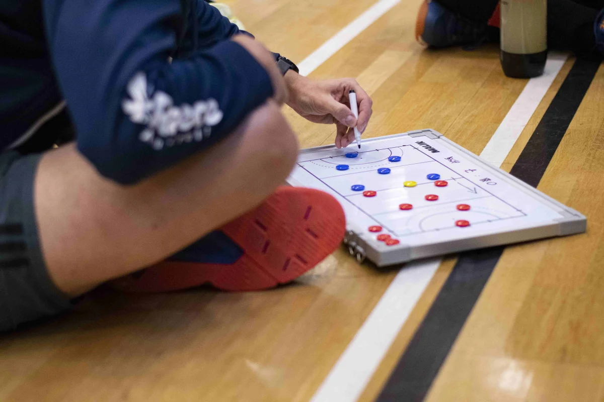 Wichtige Unterstützung: das Taktikboard (Foto: Naska Moog)