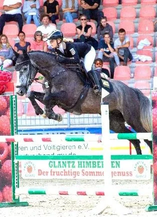 Emma Wiktor Fünfte beim Partner Pferd Junior Cup