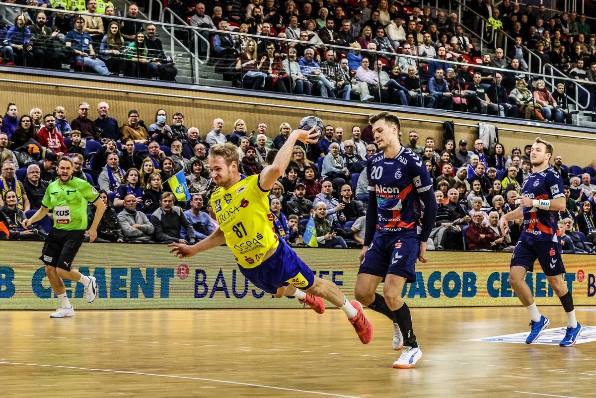 Richard Lößner (HC Empor Rostock) im Konterlauf