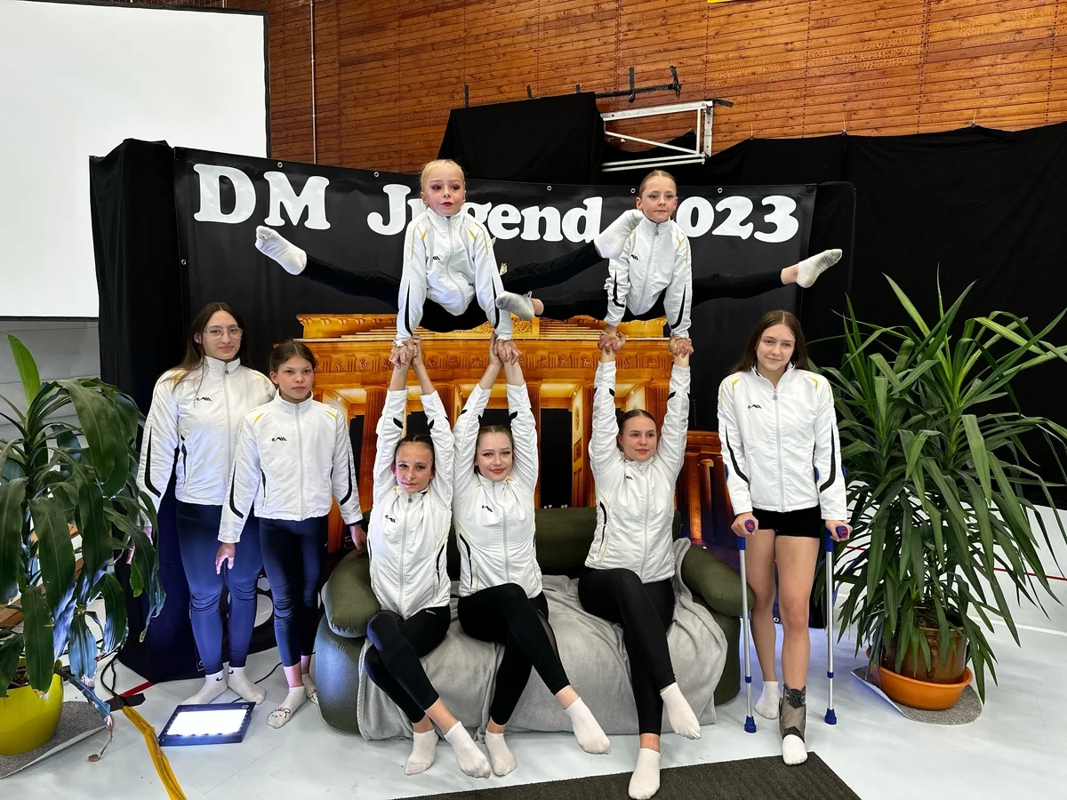 Lehrgeld für Schweriner Sportakrobatinnen bei Jugend DM