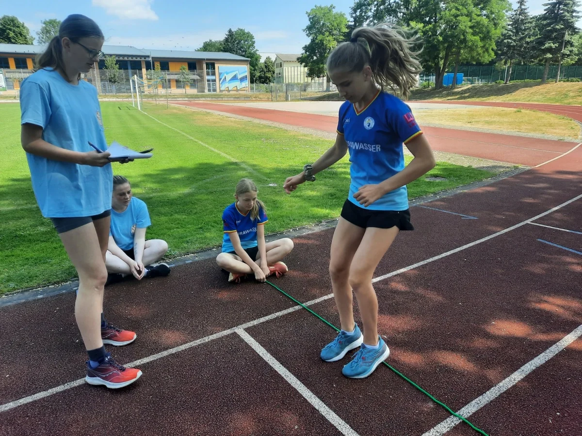 Flug-Schuh, Standseilsprung, Ball-Ballance und -Transport: die BIG Family Games in Laage