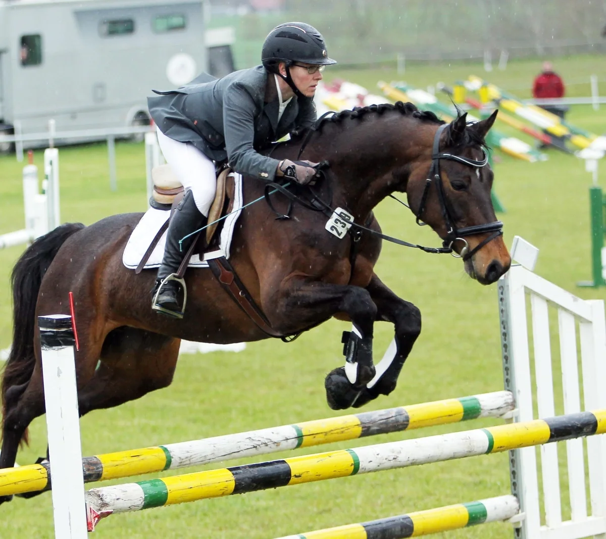 Antje Füsting gewinnt mit Levke beide L-Springen in Miltzow