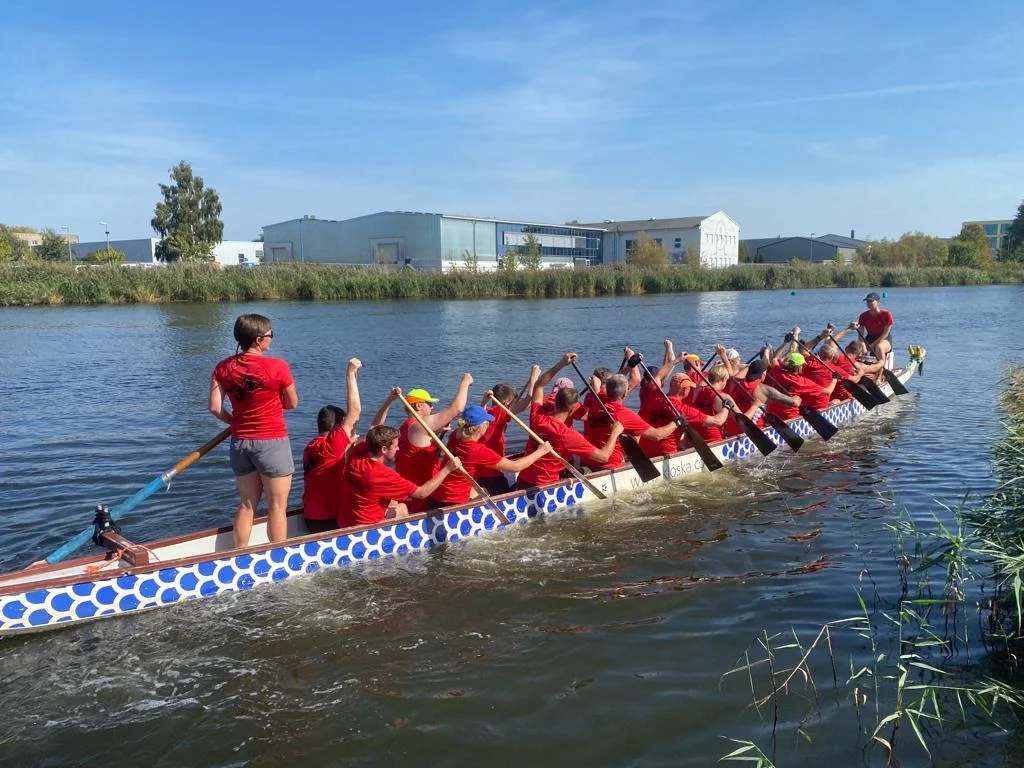 Unvergessliches Jubiläumsdrachenbootrennen in Rostock