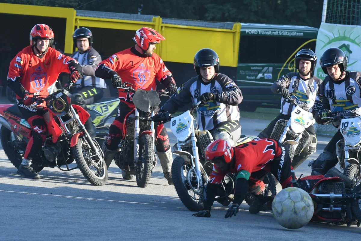 Gehen in die Rückspiele: die Motorsportclubs Jarmen und Kobra Malchin