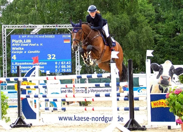 Nachwuchsspringreiterin Lilli Plath Dritte mit der Mannschaft