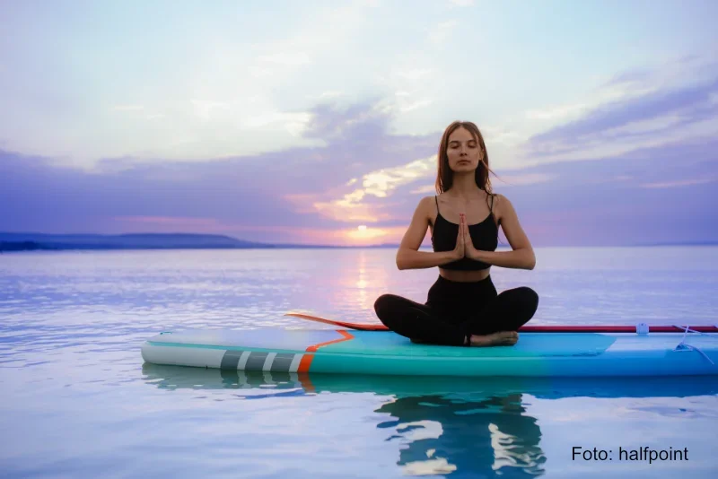 Kanoyoga - Fusion von Balance und Entspannung auf dem Wasser - Foto: halfpoint