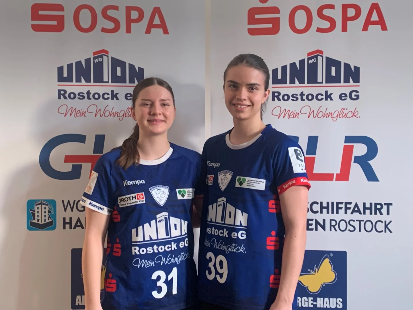Finia Wolf und Jette Köppen bleiben Delfine