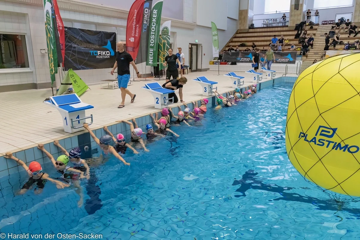 Junge Triathleten begehen Saisonauftakt beim „Swim & Run“