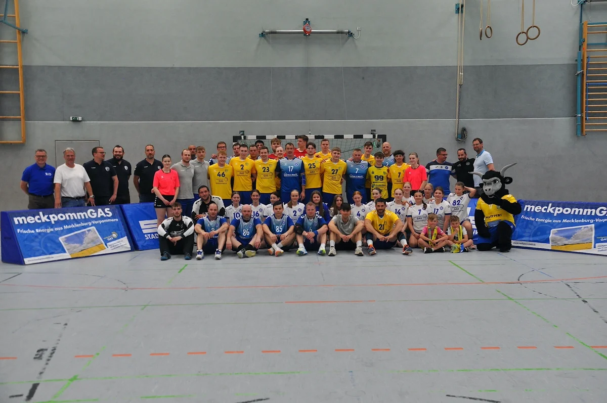 Obligatorisch nach dem Spiel: das gemeinsame Tourfoto (Foto: Barbara Arndt)