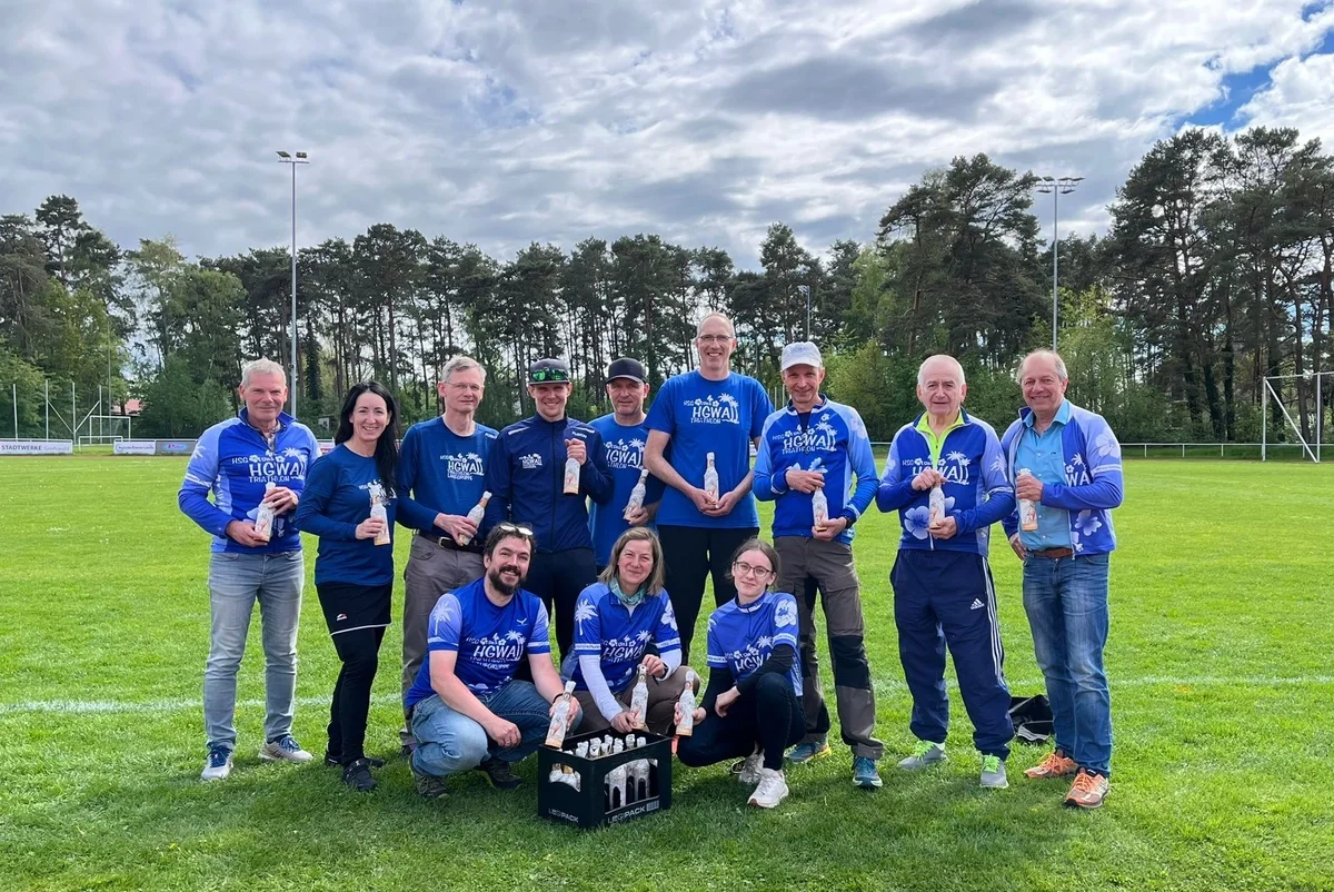 Ein Teil des Orgteams und der Helfer (Foto: © HSG Uni Greifswald | Abt. Triathlon/Laufgruppe)