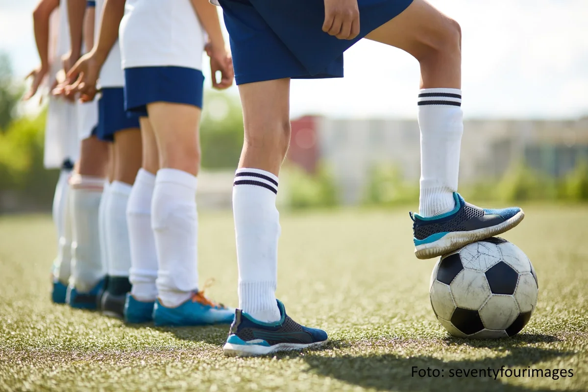 Junior Fußballteam bereit zu kämpfen