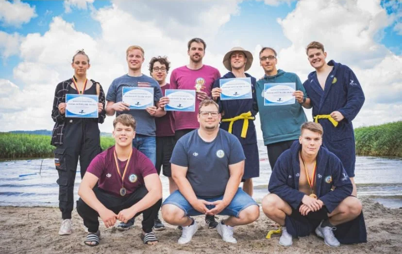 Wasserballer in der Sommerpause als Freiwasserschwimmer unterwegs