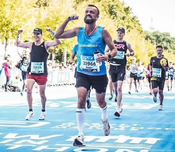 Im Trikot der „Stiftung KinderHerz“ zum Berlin-Marathon