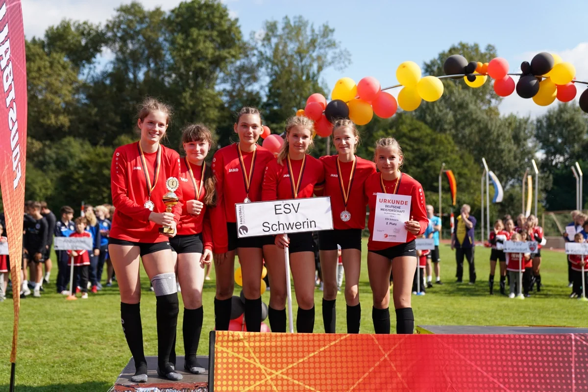 Aufs Treppchen geschafft – Ein Risen Erfolg für die Mädels des ESV Schwerin.