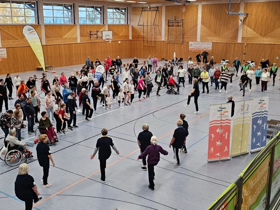 Tanz-Erwärmung beim Integrativen Sportfest in Ueckermünde (Foto: KSB V-G)