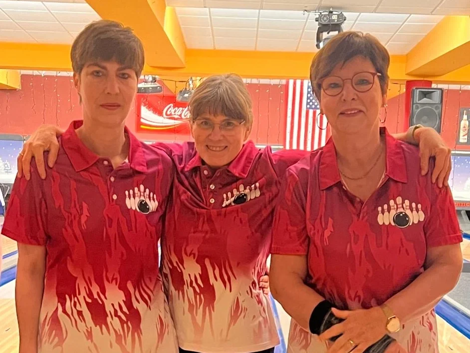 Die zweite Mannschaft: Helgrit Wedmann (Tagesbeste), Harriet Hagemann und Carola Wolff. (Foto: Katja Poblenz)