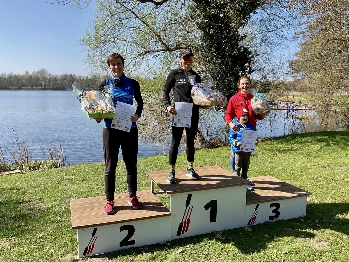 Siegerehrung der Frauen über die 15 km (Foto: Lothar Gajek / Laufgruppe Schwerin)