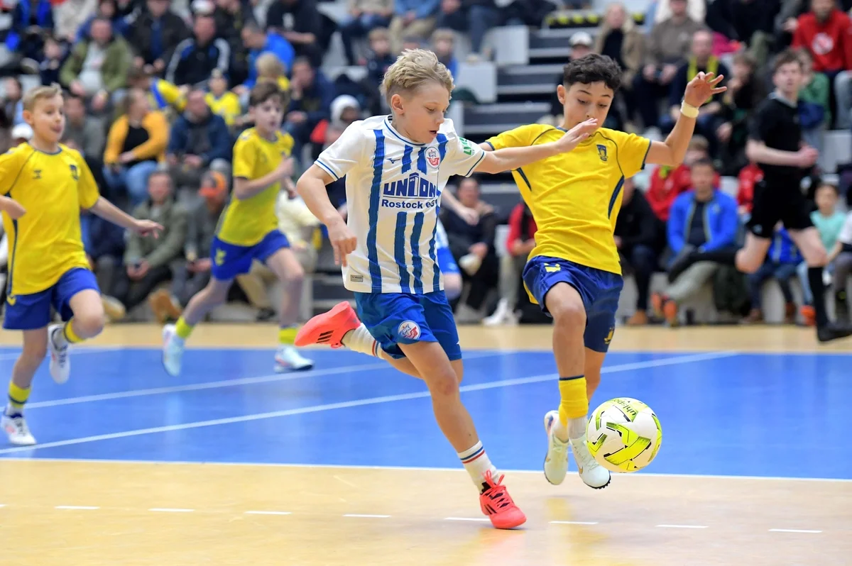 Die U12-Kicker von Brontby IF und Hansa-Rostock stehen für hochklassigen Fußballsport.
(Foto: Dietmar Albrecht)
