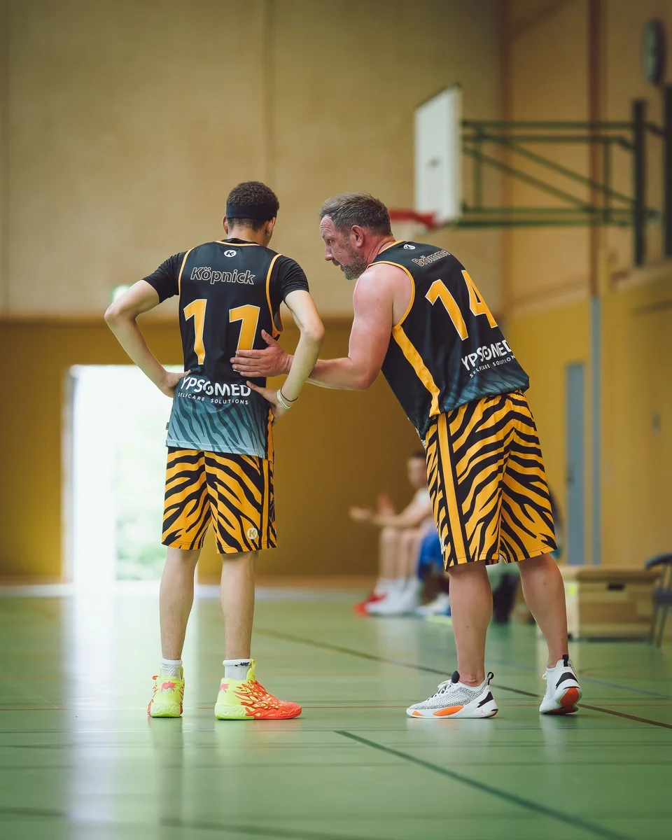 Kurze Taktikbesprechung (Foto: © Tobias Trossert)