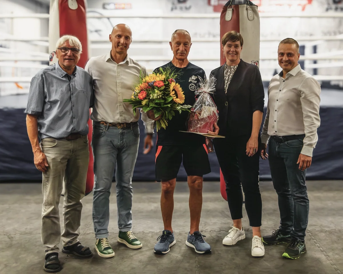 Ehrung für langjährigen ehrenamtlichen Trainer Wolfgang Baas