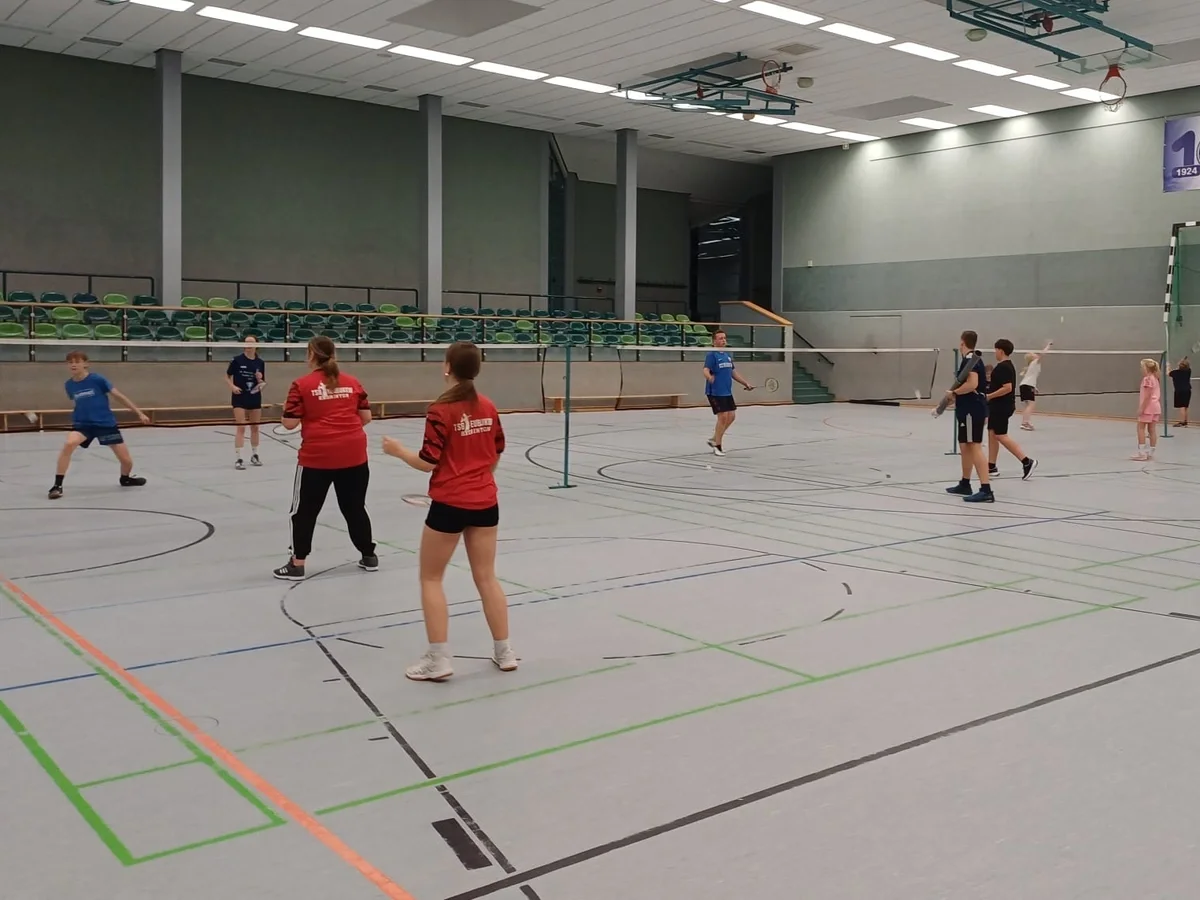 Gemeinsames_Badmintontraining_c_VfL-Neukloster