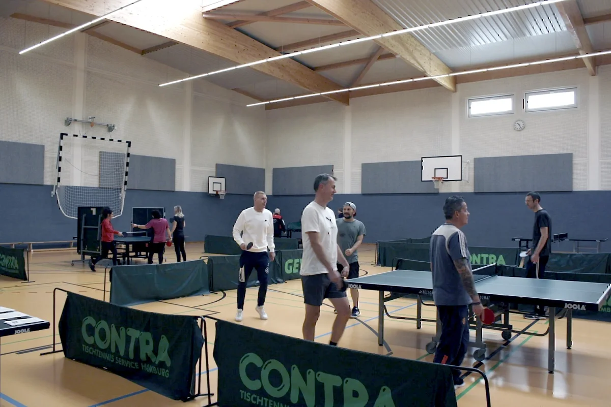Pingpongspaß an krummen und schiefen Tischen